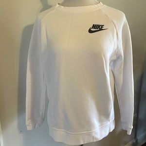 Women’s White Nike Sweatshirt! Size medium! Perfect condition!